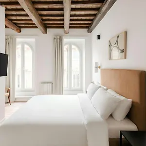 Sonder By Marriott Bonvoy Piazza Venezia Roma
